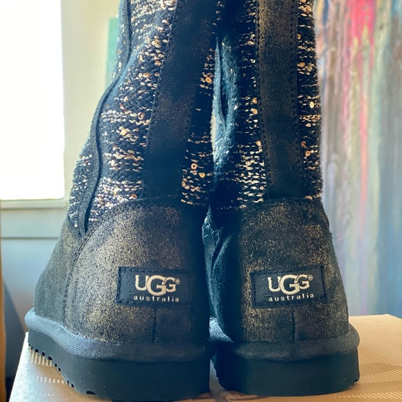 Brand New In Box UGG Lyla Boot Black With Metallic Gold Detail. - Picture 5 of 6